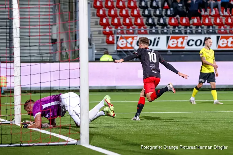 Excelsior blijft aan kop na ruime winst op VVV