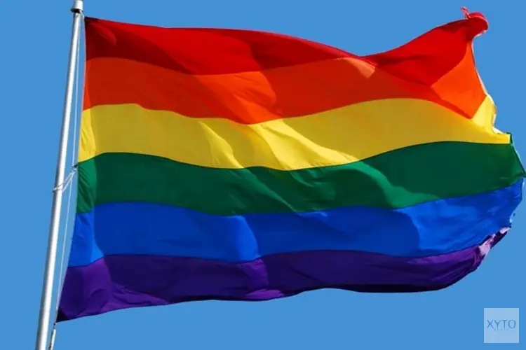 De regenboogvlag wappert op Coming Out Day in Venray