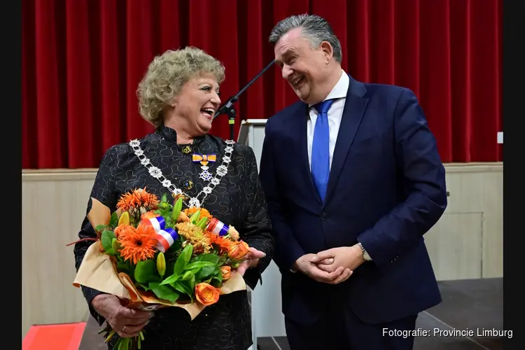 Koninklijke onderscheiding voor burgemeester Manon Pelzer van de gemeente Bergen